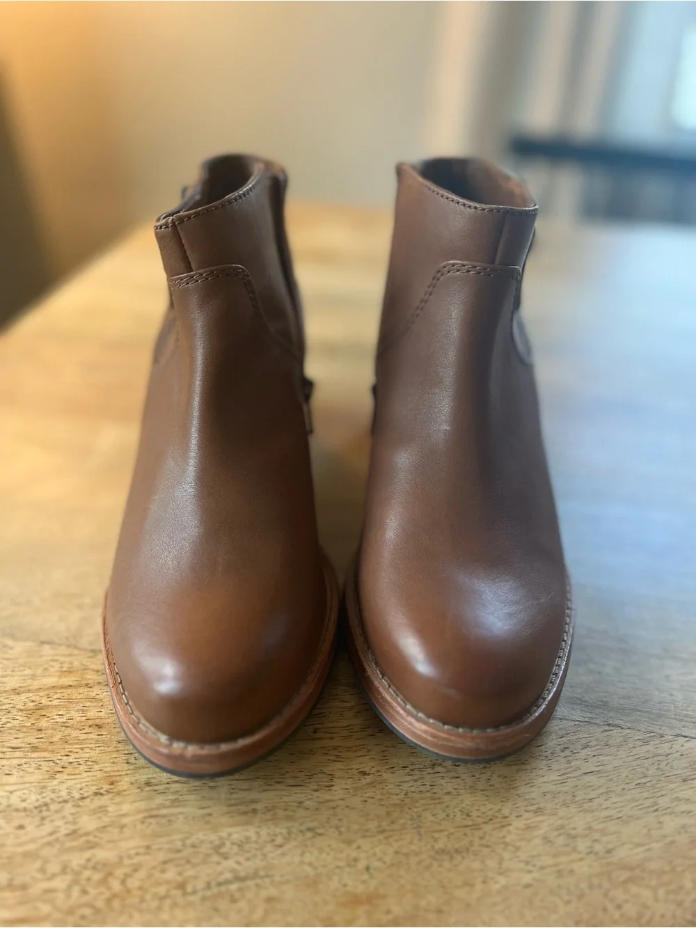 Clark’s Women’s Brown Leather Ankle Boots - Stylish Zip-Heel Design size 5.5